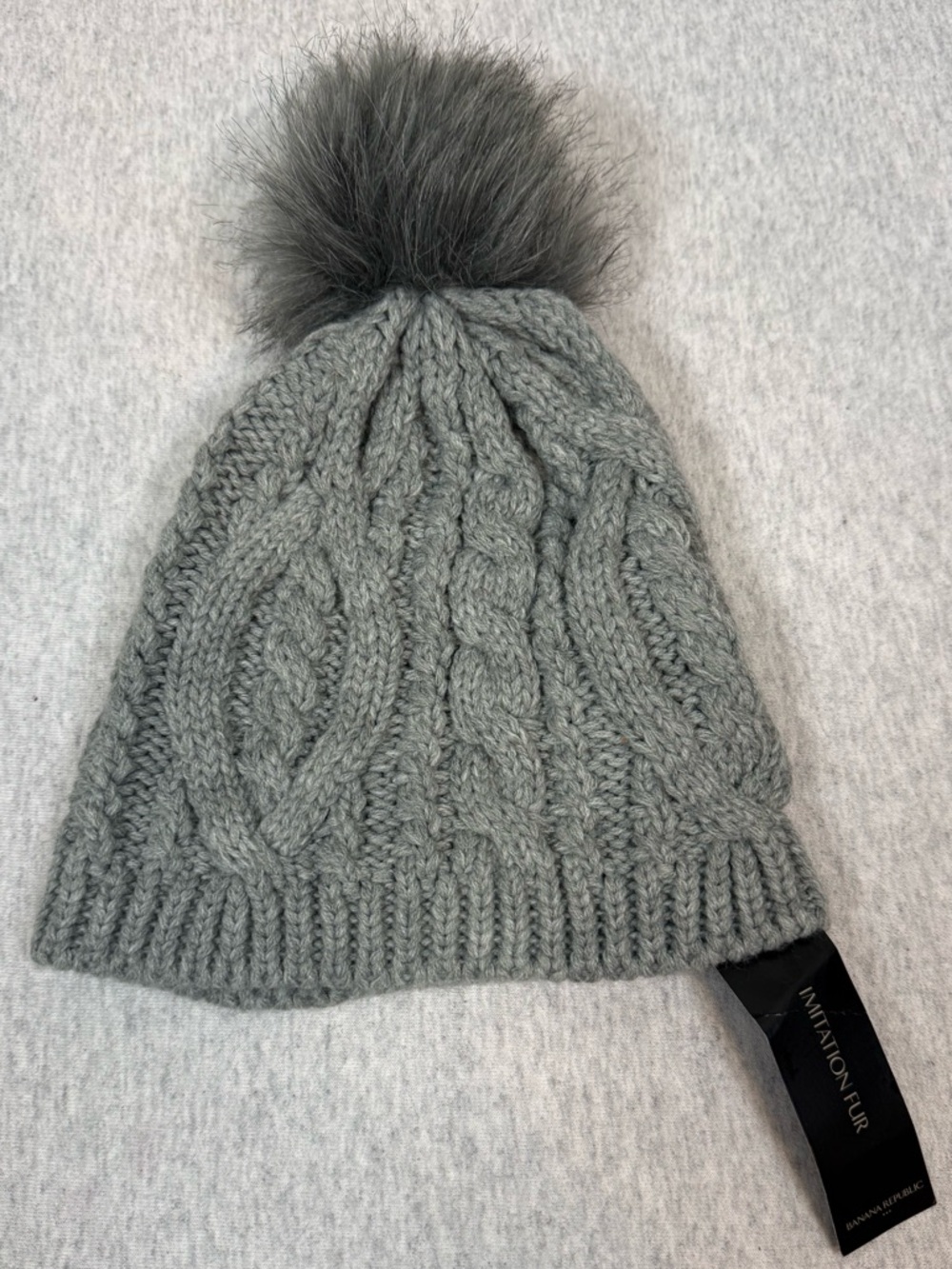 Banana Republic Grey Cable-Knit Beanie with Faux‎ Fur Pom-Pom ❄️🥶
